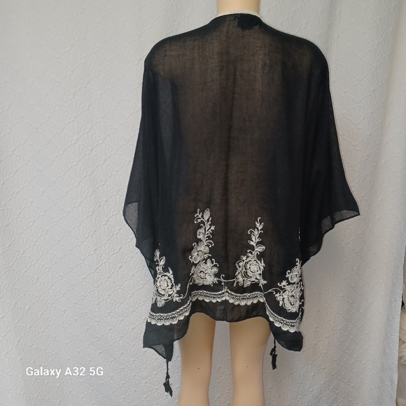 David and Young  Black Sheer Kimono with White Detailing oversize - Picture 7 of 12